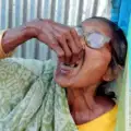Старица от Индия се гощава с 1 кило пясък на ден