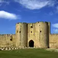 Замъкът Aigues