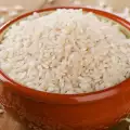 Защо се мие оризът?
