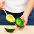 Cum se tai avocado?