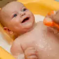 Как се къпе бебе?