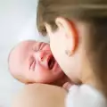 Постоянно оригване, колики и повръщане при бебето