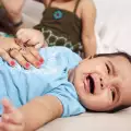 Как да разпознаем коликите при бебето