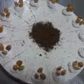 Бадемова крем торта с настърган шоколад