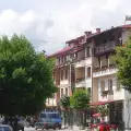 Къща в Банско се продава заедно с бащата на собственика
