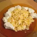 Бъркани яйца с чесън и мляко
