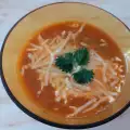 Бърза доматена супа с коприва