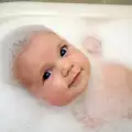 Да се справим успешно с къпането на бебето