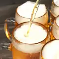 Zašto je pena na pivu bela?