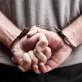 Арестуваха трима банскалии за кражба на домашна ракия