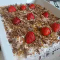 Бърза бисквитена торта с ягодово сладко