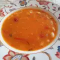 Боб яхния със сушени чушки и домати