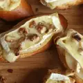 Bruschettas with Camembert and Pear