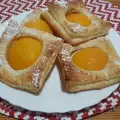 Easy Puff Pastries with Peaches