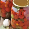 Няколко начина да консервираме чери домати за зимата