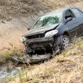 Откриха паднала кола в река Глазене, шофьорът се издирва