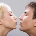 Кои мускули действат при целувката