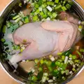 Експерти: Измитото пиле преди готвене може да ви натрови