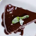 Čokoladni kolač sa breskvama i kruškama