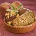 Меден сладкиш със стафиди и орехи