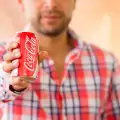 Откриха човешки фекалии в напитка на Кока-Кола