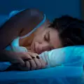 Светлината в спалнята води до увеличаване на теглото при жените
