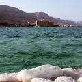 Бели гранули замърсяват плажовете по Южното Черноморие