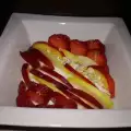 Плодова салата с ягоди