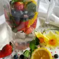 Детокс напитка с плодове