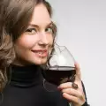 Червено вино преди или след хранене?