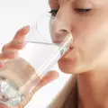 Câtă apă ar trebui să beți zilnic în funcție de greutatea dvs.?