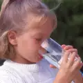 Чаша вода помага на децата преди важен изпит