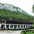 Мистични скали в Дряновско лекуват болките на хората
