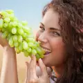 A Handful of Grapes Daily Gets Rid of Migraine and Constipation