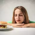 Бързото хранене ни депресира! Виж какво трябва да ядеш