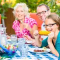 Защо семейният обяд и вечеря са важни фамилията?