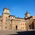 Замъкът Естенс във Ферара