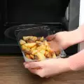 Не слагайте топлата храна в пластмасови съдове! Вижте защо