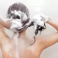 Мийте правилно косата си, за да е лъскава и красива!
