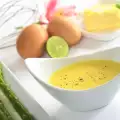 Салатен сос с кисело мляко и жълтъци