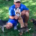 Клошар се сдоби с нов живот заради любовта си към кучетата