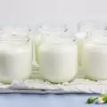 Какво съдържа киселото мляко?