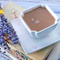 Вегански топъл шоколад с лавандула