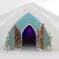 Изумителен леден дворец в Канада предлага нощувки