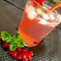 Iced Tea with Fresh Mint, Strawberries and French Grapes