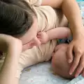 De când se poate da miere unui bebeluș?