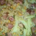 Картофи с ориз и наденица на фурна