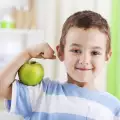 Как да научим детето да се храни здравословно
