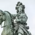 Колко крале Луи е имала Франция?