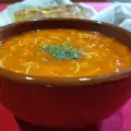 Постна доматена супа с фиде и чесън